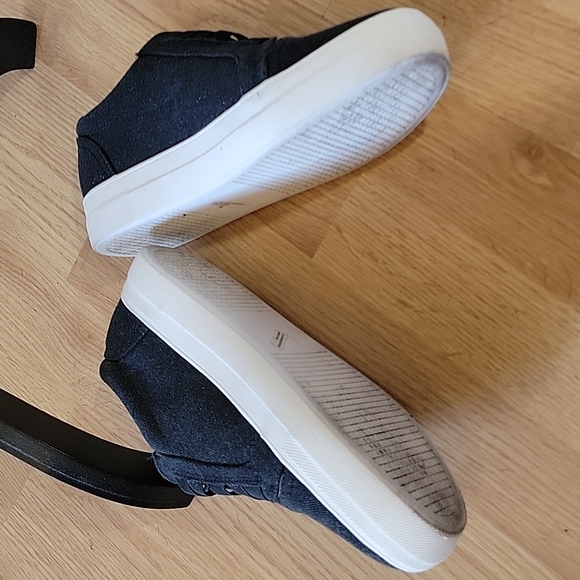 DV Canvas Sneakers - Picture 2 of 2